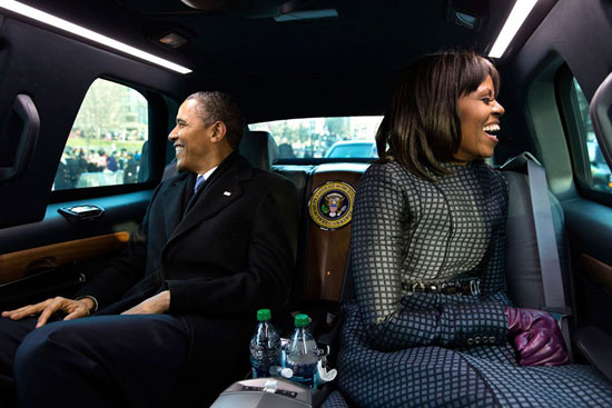 باراك أوباما وميشيل فى حافلة الحملة الانتخابية